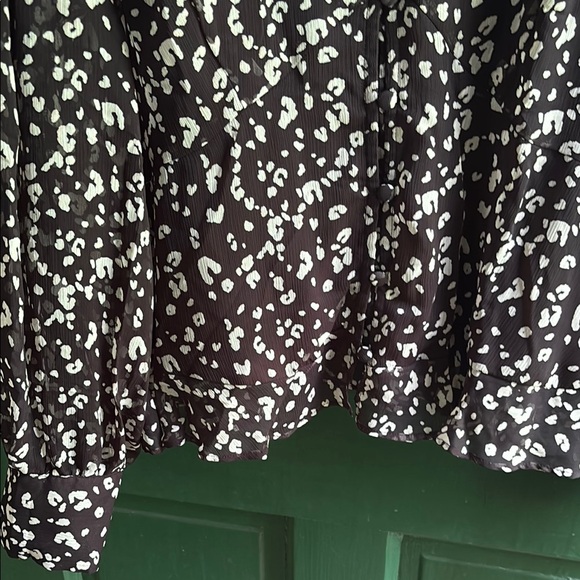 Nine West Ruffled Black and White Long Sleeve Blouse - Picture 6 of 9